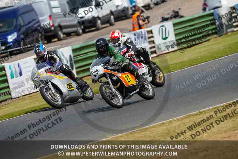 Vintage motorcycle club;eventdigitalimages;mallory park;mallory park trackday photographs;no limits trackdays;peter wileman photography;trackday digital images;trackday photos;vmcc festival 1000 bikes photographs